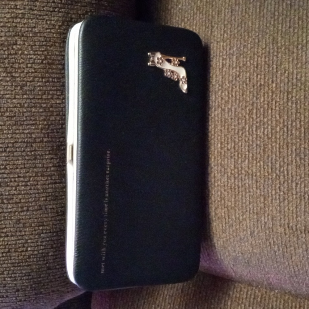 Black wallet with 8 pockets including change pocket